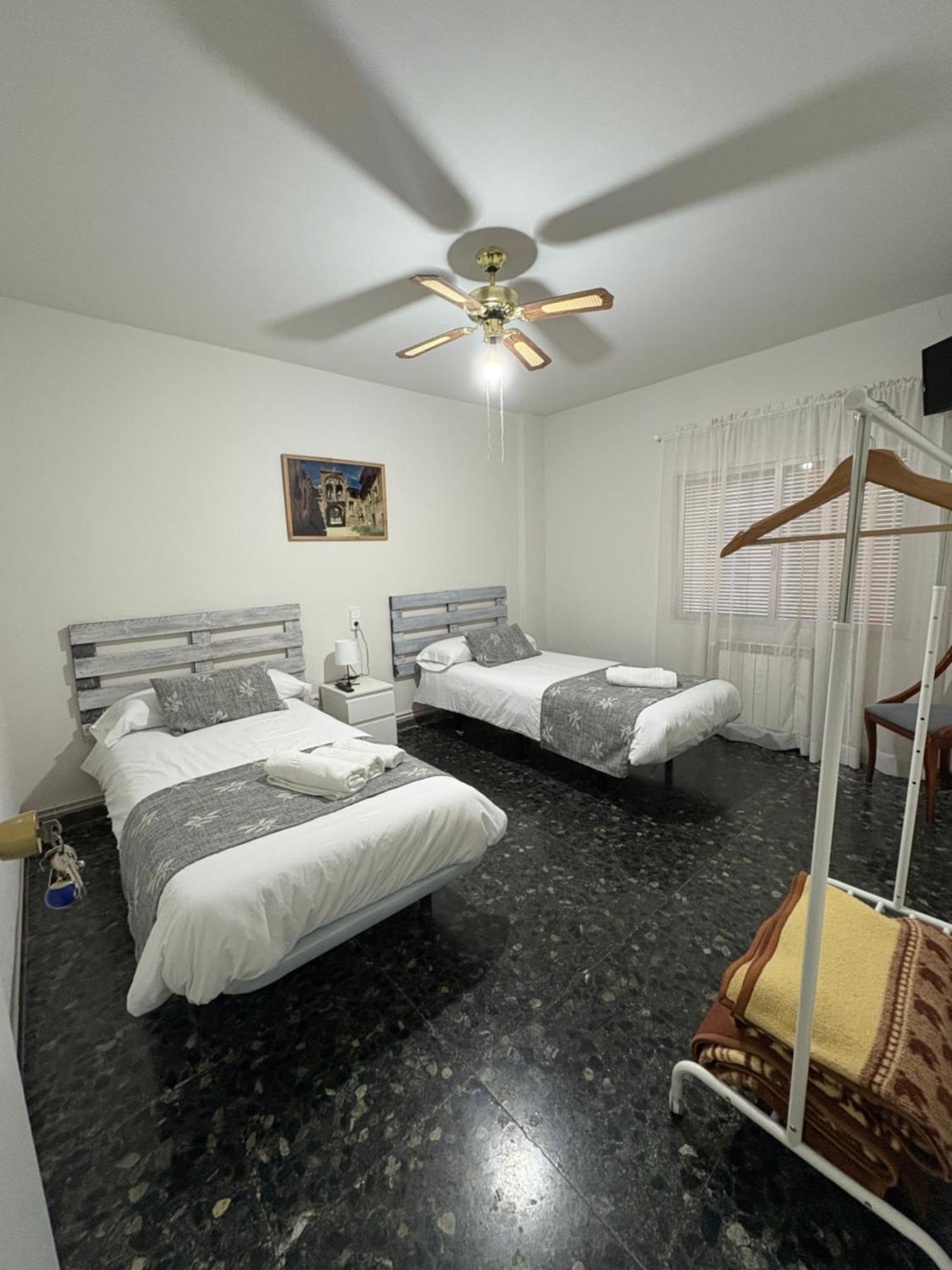 Hostal Pueblo Viejo Belchite Eksteriør bilde